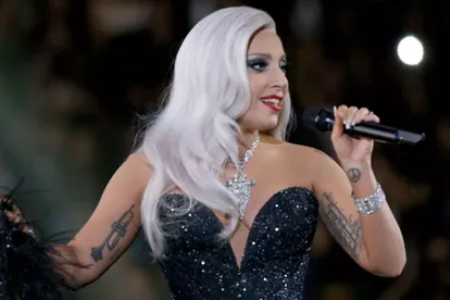 Lady-Gaga-sur-la-scene-des-Grammy-Awards