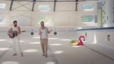 Séance d'aquagym pour Ycare et Claudio Capéo dans "Eau de javel"